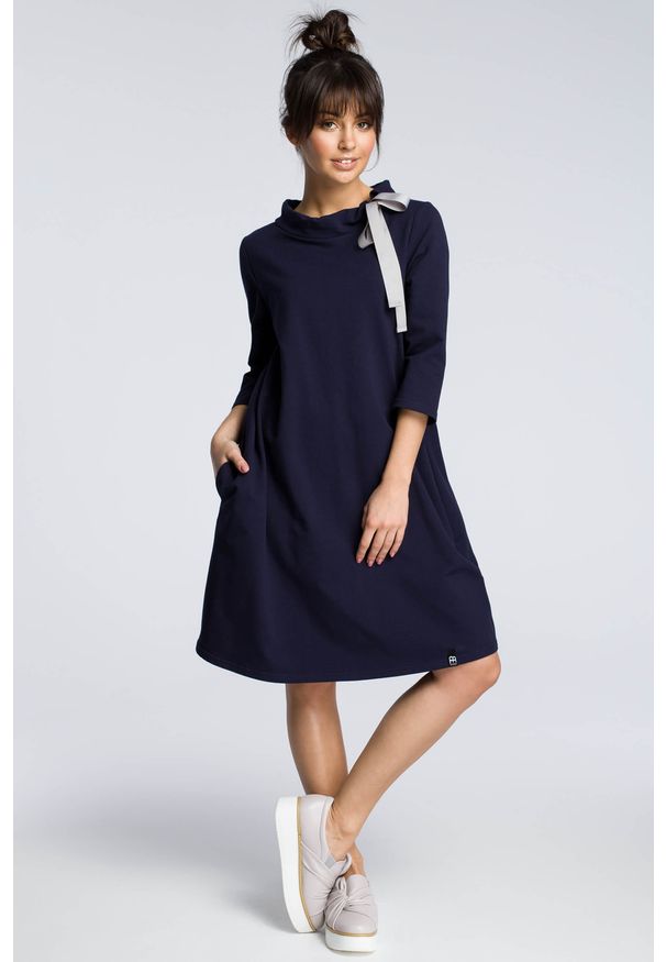 BeWear - Sukienka sportowa bombka oversize z kieszeniami i wiązaniem granat. Okazja: na co dzień. Typ sukienki: oversize, bombki, sportowe. Styl: sportowy