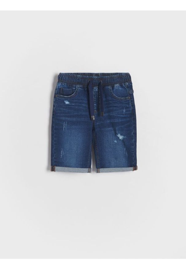 Reserved - Szorty jeansowe regular - granatowy. Kolor: niebieski. Materiał: jeans. Styl: klasyczny
