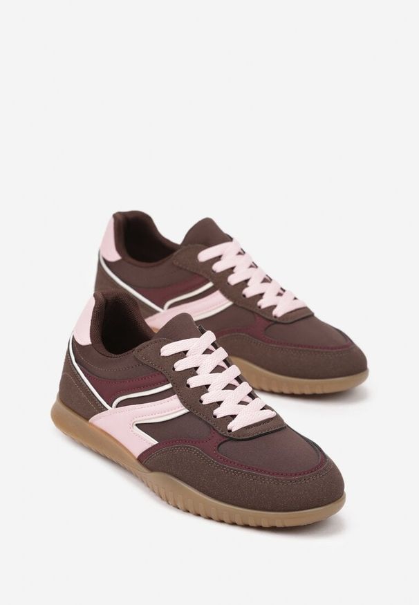 Renee - Brązowo-Różowe Sneakersy Tenisówki z Geometrycznym Motywem Fesindia. Okazja: na co dzień. Kolor: brązowy. Materiał: jeans. Wzór: geometria
