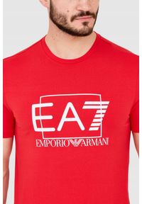 EA7 Emporio Armani - EA7 Czerwony męski t-shirt z dużym białym logo. Kolor: czerwony