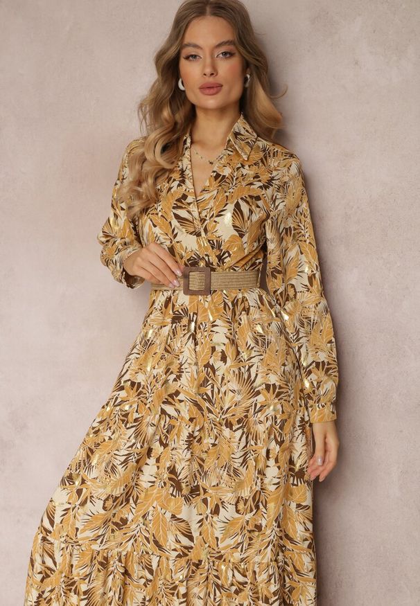 Renee - Jasnobeżowa Sukienka Maxi z Kołnierzykiem i Plecionym Paskiem Pertitus. Kolor: beżowy. Wzór: nadruk, aplikacja. Typ sukienki: kopertowe. Styl: elegancki. Długość: maxi