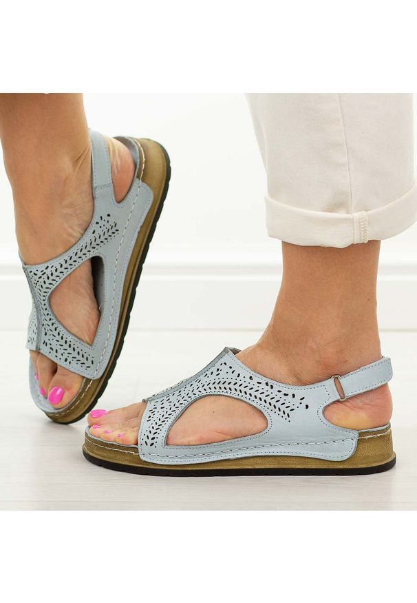 J. Niebieskie skórzane sandały damskie T.Sokolski 321. Okazja: na co dzień, na spacer. Kolor: niebieski. Materiał: skóra. Sezon: wiosna, lato. Styl: casual, klasyczny