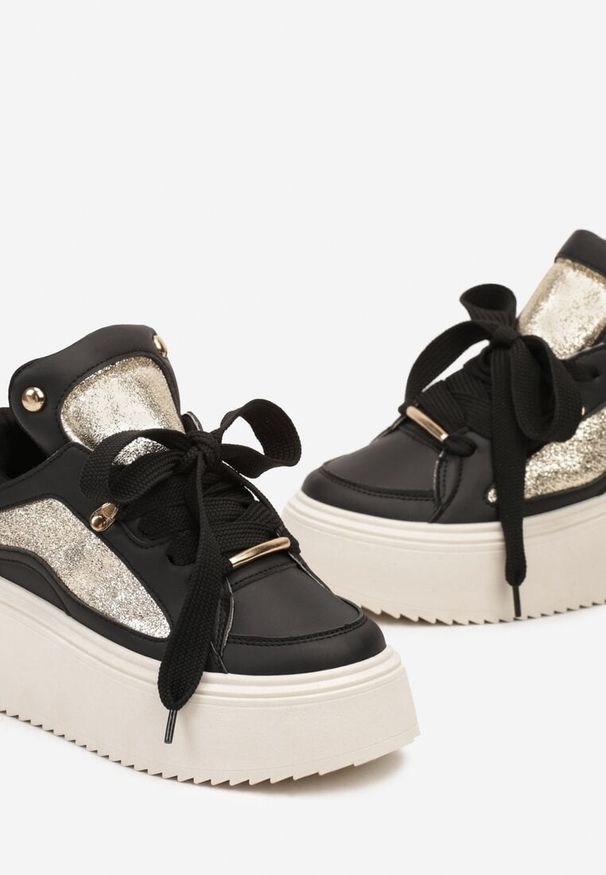 Renee - Czarne Sneakersy na Platformie Ozdobione Nitami i Metalicznymi Elementami Azista. Kolor: czarny. Materiał: jeans. Szerokość cholewki: normalna. Wzór: aplikacja. Obcas: na platformie