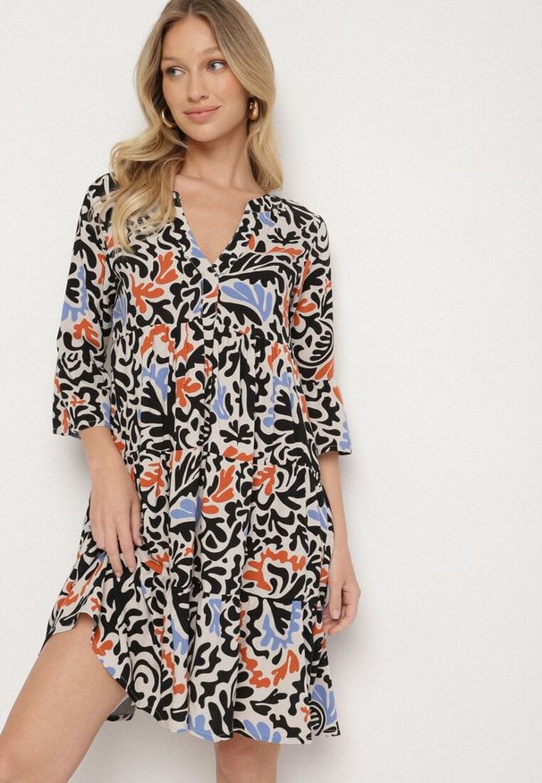 Born2be - Czarno-Beżowa Wiskozowa Rozkloszowana Sukienka z Abstrakcyjnym Wzorem Liracalia. Okazja: na co dzień. Kolor: czarny. Materiał: wiskoza. Styl: casual, elegancki