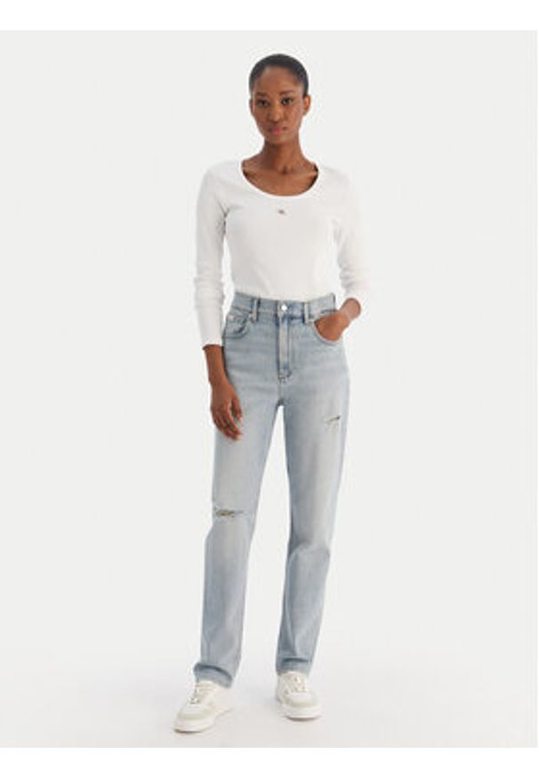 Calvin Klein Jeans Jeansy New Mom Jean Bowery Destroyed LV047D722G Niebieski Mom Fit. Kolor: niebieski. Materiał: bawełna