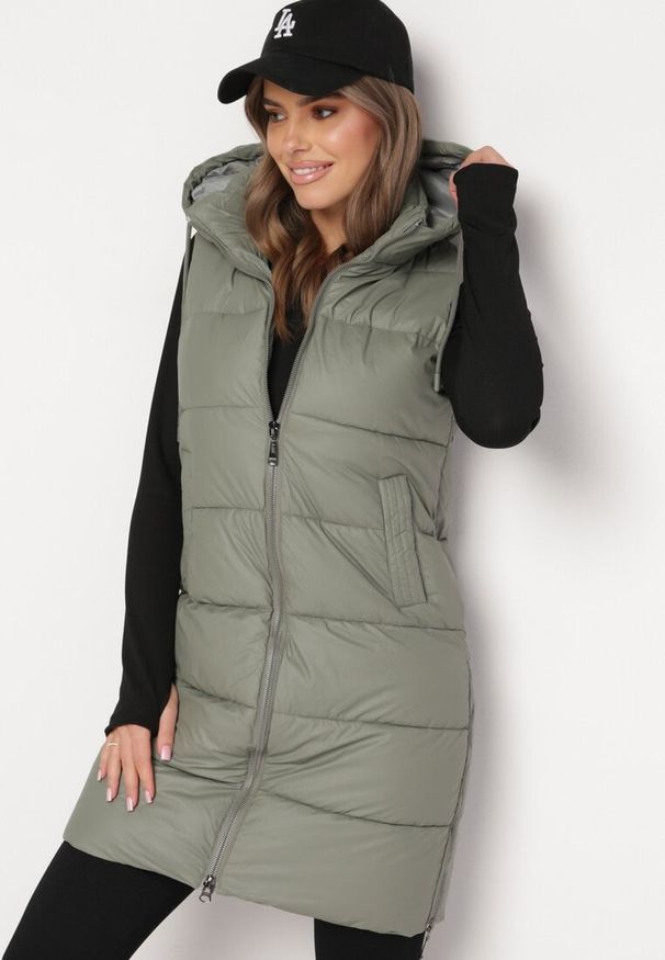 Born2be - Szara Kamizelka Pikowana o Długim Fasonie z Kapturem Prassa. Typ kołnierza: kaptur. Kolor: szary. Długość: długie