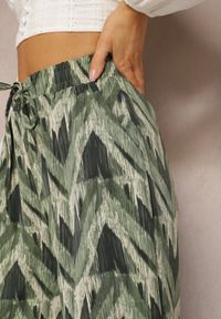 Renee - Zielone Szerokie Spodnie z Gumką i Wiązaniem w Talii Vayolet. Okazja: na co dzień. Kolor: zielony. Materiał: tkanina. Styl: casual #7