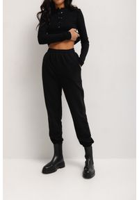 Marsala - Spodnie dresowe w kolorze TOTALLY BLACK - JOLLY-L. Stan: podwyższony. Kolor: czarny. Materiał: dresówka. Styl: elegancki