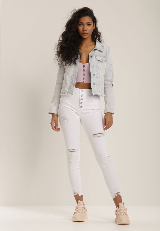 Renee - Jasnoniebieska Kurtka Jeansowa Aqiabel. Kolor: niebieski. Materiał: jeans. Długość rękawa: długi rękaw. Długość: długie. Wzór: aplikacja