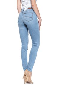 Lee - SPODNIE DAMSKIE LEE SCARLETT LIGHT TAOS L526EMJE 112111604. Stan: podwyższony. Długość: krótkie. Wzór: aplikacja, ze splotem. Sezon: lato. Styl: klasyczny, sportowy #2