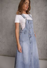 Renee - Niebieska Jeansowa Sukienka Ogrodniczka z Bawełną o Trapezowym Fasonie Orerris. Okazja: na co dzień. Kolor: niebieski. Materiał: bawełna, jeans. Długość rękawa: na ramiączkach. Sezon: lato. Typ sukienki: trapezowe. Styl: retro, casual #8