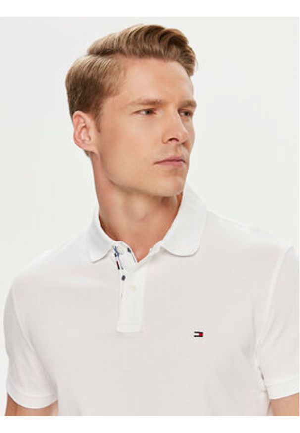 TOMMY HILFIGER - Tommy Hilfiger Polo Palm Under Collar MW0MW34738 Biały Regular Fit. Typ kołnierza: polo. Kolor: biały. Materiał: bawełna