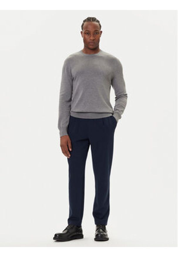 Calvin Klein Sweter LV040BM343 Szary Regular Fit. Kolor: szary. Materiał: bawełna