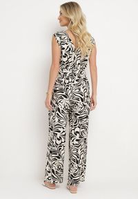 Born2be - Czarno-Biały Kombinezon na Szerokich Ramiączkach z Dekoltem w Serek i Długimi Nogawkami Xadia. Okazja: na co dzień, na randkę. Kolor: czarny. Długość rękawa: na ramiączkach. Długość: długie. Styl: casual, klasyczny #5