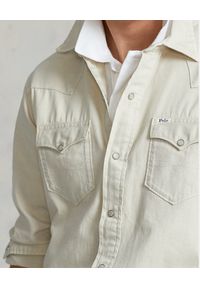 Ralph Lauren - RALPH LAUREN - Jeansowa koszula Western Classic Fit. Typ kołnierza: polo. Kolor: beżowy. Materiał: jeans. Długość rękawa: długi rękaw. Długość: długie. Wzór: napisy, aplikacja. Styl: klasyczny #4
