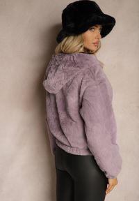 Renee - Fioletowa Kurtka Futrzana Rozpinana z Kapturem Kikilena. Okazja: na co dzień. Typ kołnierza: kaptur. Kolor: fioletowy. Materiał: futro. Sezon: zima. Styl: elegancki, casual