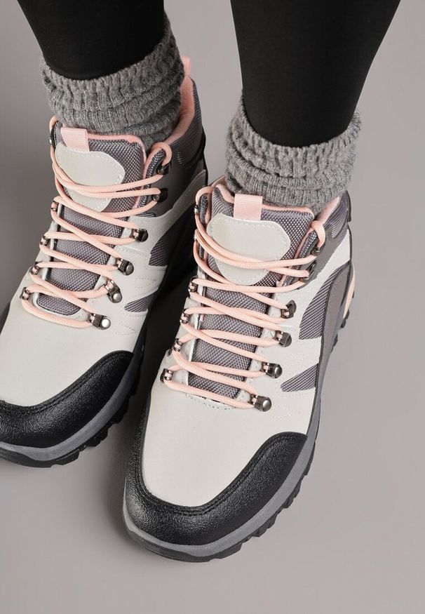 Born2be - Szare Buty Trekkingowe Trapery Vices Ozdobione Przeszyciami Narrive. Okazja: na co dzień. Wysokość cholewki: przed kolano. Kolor: szary. Materiał: dresówka. Szerokość cholewki: normalna. Wzór: aplikacja. Styl: casual