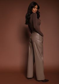 Renee - Jasnobrązowe Szerokie Spodnie High Waist z Imitacji Skóry Enawinn. Okazja: na imprezę, na co dzień. Stan: podwyższony. Kolor: brązowy. Materiał: skóra. Styl: casual, elegancki #6