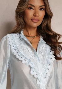 Renee - Niebieska Koszula na Guziki z Ozdobną Koronką Raneem. Kolor: niebieski. Materiał: koronka. Długość: długie. Wzór: koronka #5