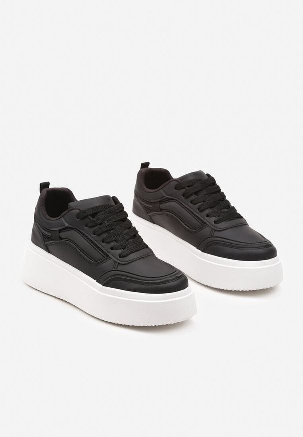 Born2be - Czarne Płaskie Sneakersy z Geometrycznym Wzorem i Sznurowaniem Vlisera. Okazja: na co dzień. Zapięcie: sznurówki. Kolor: czarny. Materiał: jeans. Wzór: geometria