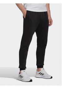 Adidas - adidas Spodnie dresowe Essentials Fleece Regular Tapered Joggers HL2236 Czarny Regular Fit. Kolor: czarny. Materiał: bawełna