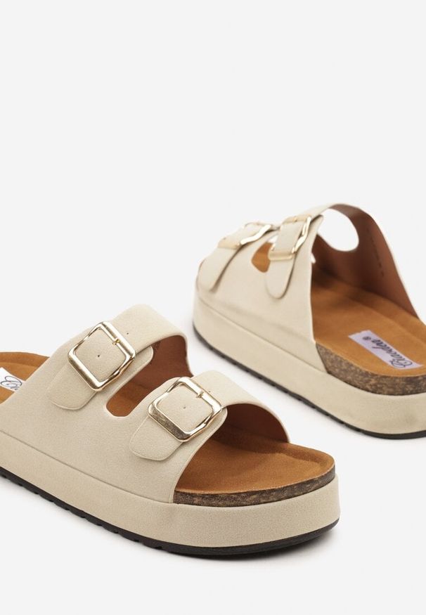 Renee - Beżowe Klapki na Niskiej Platformie z Paskami z Możliwością Regulacji Sopira. Okazja: na co dzień. Kolor: beżowy. Sezon: lato. Obcas: na platformie. Styl: casual