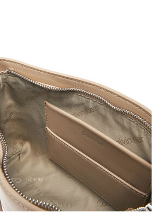 Calvin Klein Torebka Ck Mixmedia Convertible Bag_Mono K60K613170 Beżowy. Kolor: beżowy. Materiał: skórzane