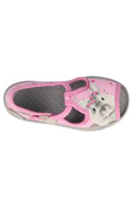 Befado obuwie dziecięce 213P130 różowe szare. Nosek buta: otwarty. Kolor: różowy, szary, wielokolorowy. Materiał: bawełna, tkanina