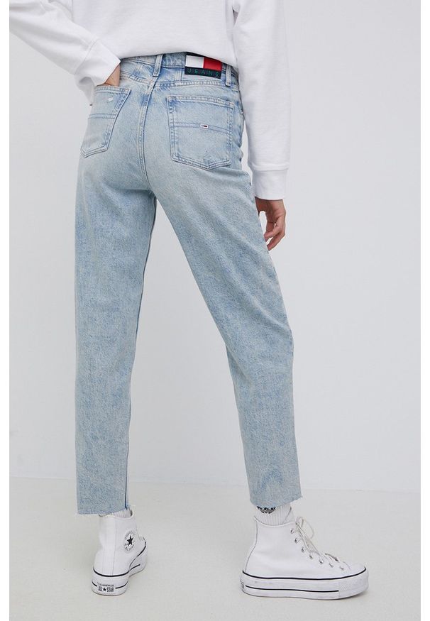 Tommy Jeans jeansy damskie high waist. Stan: podwyższony. Kolor: niebieski