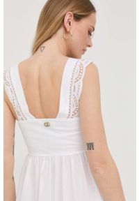 TwinSet - Twinset sukienka kolor biały midi rozkloszowana. Typ kołnierza: dekolt w karo. Kolor: biały. Materiał: tkanina. Wzór: haft. Długość: midi #4