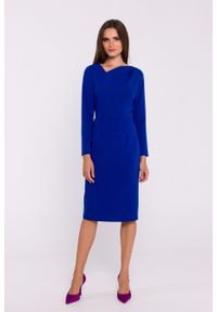 Stylove - Elegancka sukienka ołówkowa z asymetrycznym dekoltem chaber. Typ sukienki: asymetryczne, ołówkowe. Styl: elegancki