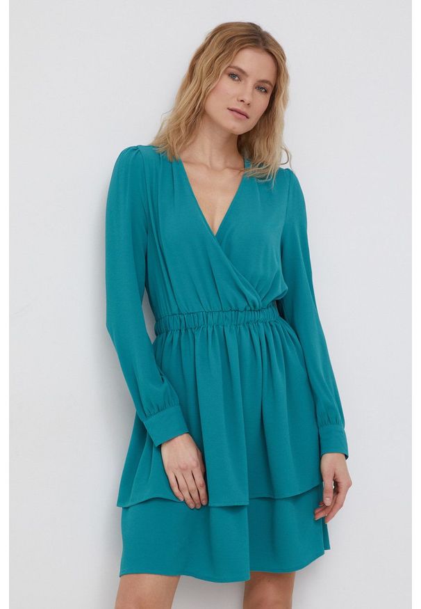 only - Only Sukienka kolor zielony mini rozkloszowana. Kolor: zielony. Materiał: tkanina. Długość rękawa: długi rękaw. Typ sukienki: rozkloszowane. Długość: mini