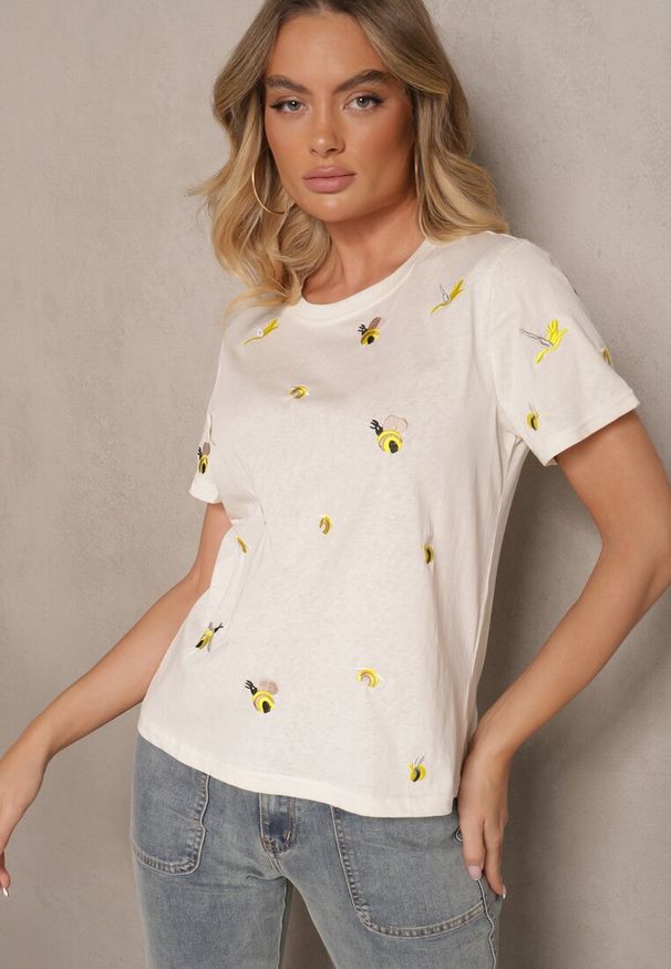 Renee - Beżowy Bawełniany T-shirt z Ozdobnym Haftem Falvivi. Okazja: na co dzień. Kolor: beżowy. Materiał: bawełna. Wzór: haft. Styl: klasyczny, elegancki, casual
