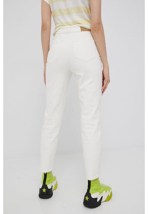 Vero Moda jeansy damskie high waist. Stan: podwyższony. Kolor: beżowy