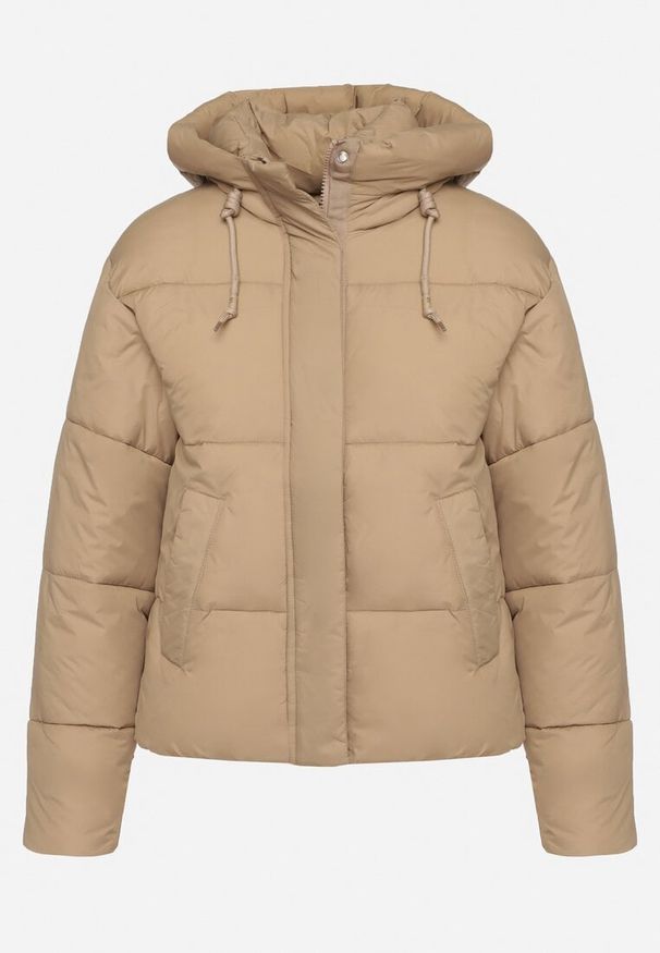 Born2be - Ciemnobeżowa Pikowana Kurtka Puffer z Kapturem Miviera. Okazja: na co dzień, na spacer. Typ kołnierza: kaptur. Kolor: beżowy. Materiał: dzianina, jeans. Sezon: zima. Styl: casual