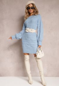 Renee - Jasnoniebieski Długi Sweter Oversize z Wypukłym Splotem All Over Somet. Kolor: niebieski. Długość: długie. Wzór: ze splotem. Sezon: jesień, zima