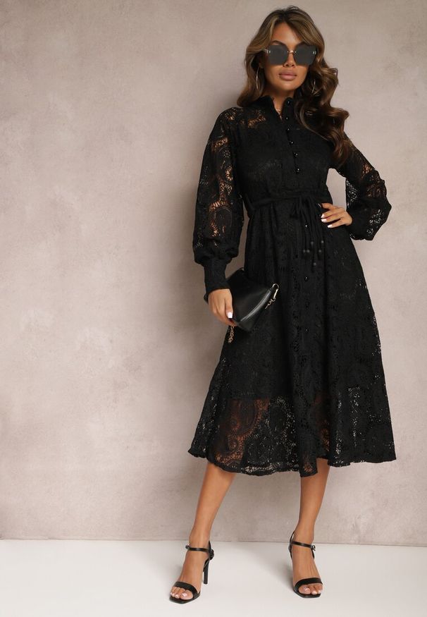 Renee - Czarna Koronkowa Sukienka Midi z Ozdobnym Wiązaniem Camaela. Kolor: czarny. Materiał: koronka. Długość rękawa: na ramiączkach. Długość: midi