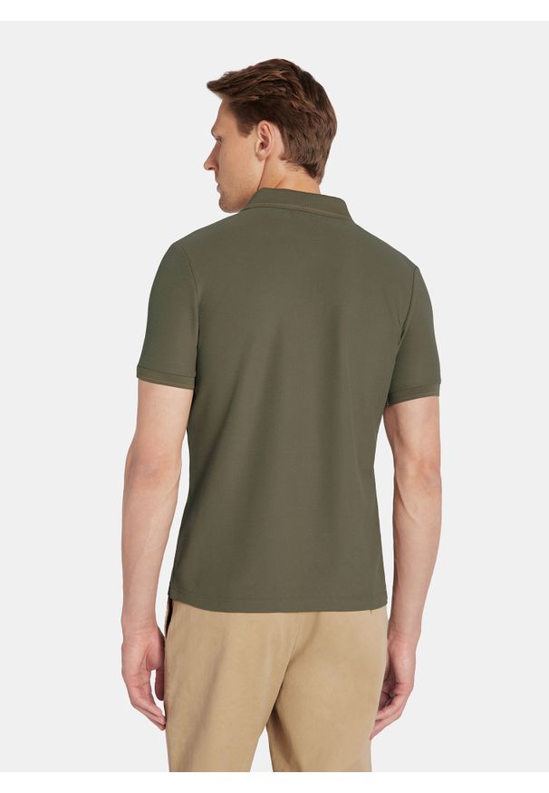 Pako Lorente - PAKO LORENTE - Oliwkowy t-shirt polo na guziczki. Okazja: na co dzień. Typ kołnierza: polo. Kolor: niebieski, oliwkowy. Materiał: poliester, bawełna. Sezon: jesień. Styl: casual