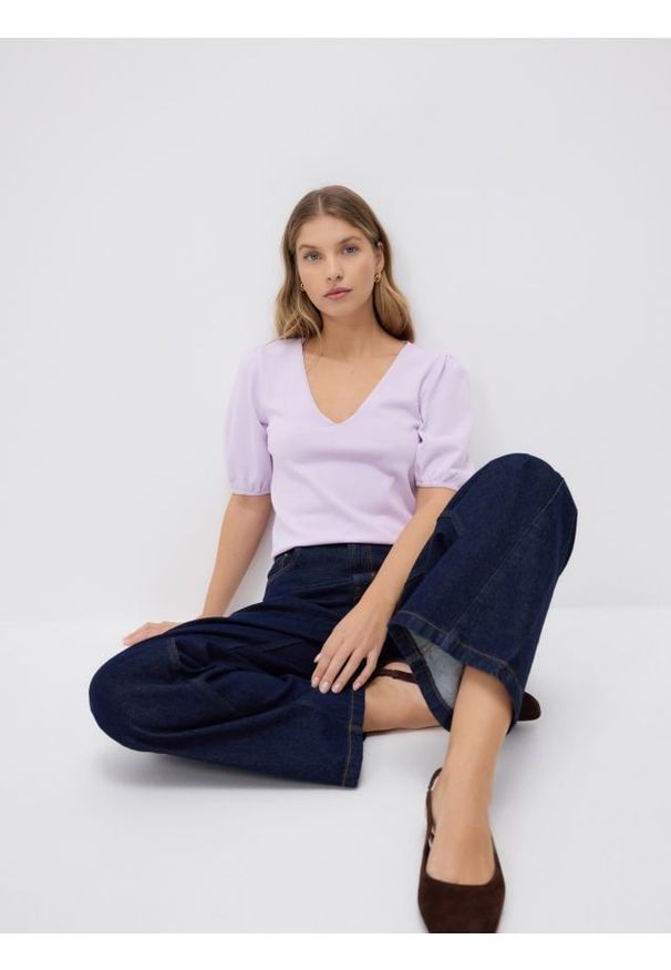 Reserved - Bluzka z bufkami - lawendowy. Kolor: fioletowy. Materiał: dzianina, wiskoza. Wzór: gładki