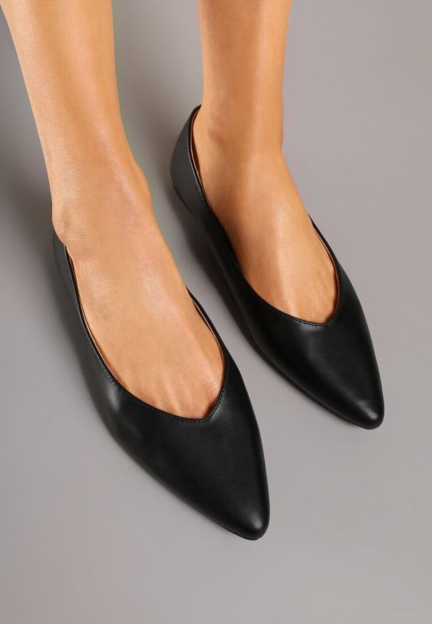 Renee - Czarne Balerinki Vices Ozdobione Migdałowym Noskiem Neoranea. Okazja: na co dzień. Kolor: czarny. Materiał: jeans. Wzór: aplikacja. Styl: klasyczny, casual, elegancki