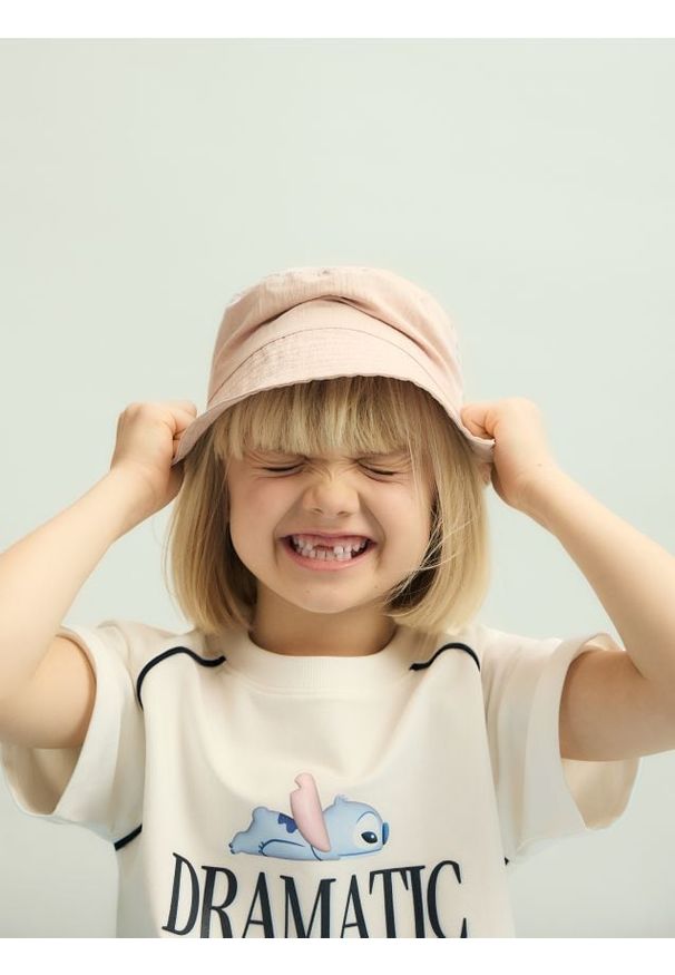 Reserved - T-shirt Lilo i Stitch - złamana biel. Materiał: bawełna