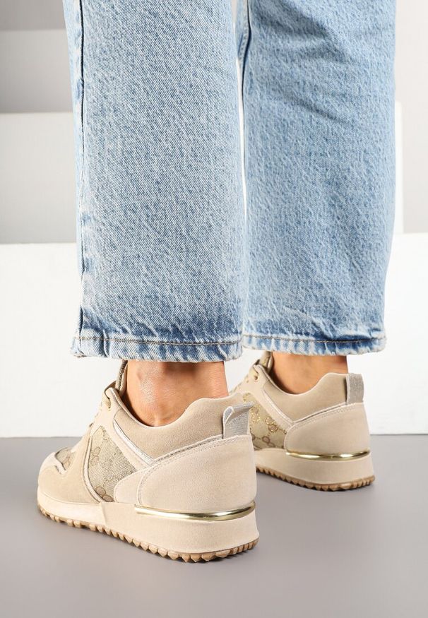 Renee - Ciemnobeżowe Sneakersy Ozdobione Wzorzystymi Wstawkami Halisna. Kolor: beżowy. Materiał: jeans. Wzór: aplikacja