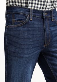 Mustang - MUSTANG TRAMPER TAPERED MĘSKIE SPODNIE JEANSOWE JEANSY DŻINSY DENIM BLUE 1015352 5000 982. Okazja: na co dzień. Wzór: kolorowy. Sezon: zima. Styl: klasyczny, casual, elegancki