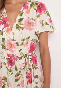 Born2be - Beżowo-Różowa Sukienka z Kopertowym Dekoltem Gumką w Pasie i Materiałowym Paskiem Genatia. Kolor: beżowy. Materiał: materiał. Długość rękawa: krótki rękaw. Sezon: lato. Typ sukienki: kopertowe #10
