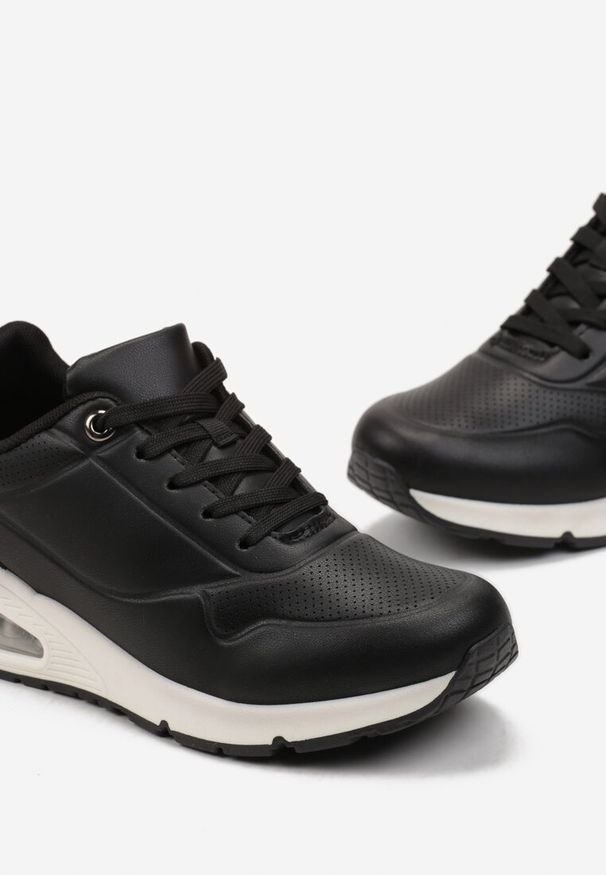 Renee - Czarno-Białe Sneakersy z Imitacji Skóry na Podeszwie Air ze Sznurowaniem Nirele. Okazja: na spacer. Kolor: czarny. Materiał: skóra. Obcas: na płaskiej podeszwie. Sport: turystyka piesza