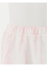 Guess Szorty sportowe V5GD11 KCRQ0 Różowy Relaxed Fit. Kolor: różowy. Materiał: bawełna