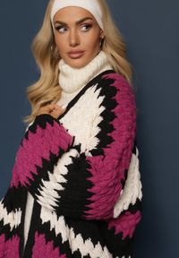 Renee - Fuksjowy Luźny Kardigan Niezapinany w Ozdobne Paski Adocca. Kolor: różowy. Materiał: dzianina, tkanina. Wzór: paski