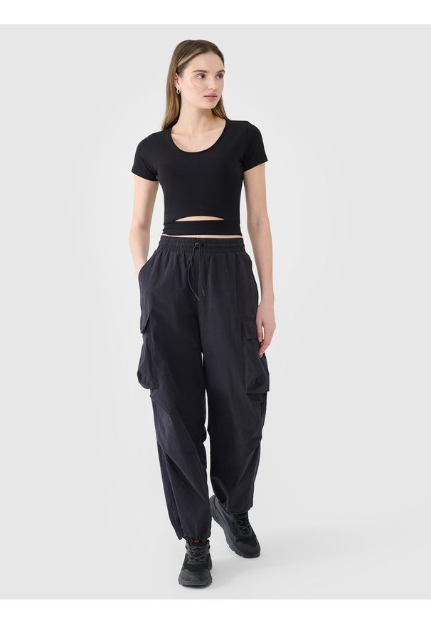 4f - 4F T-shirt crop top gładki damski - czarny XL. Okazja: na co dzień. Kolor: czarny. Materiał: jersey, dzianina, materiał, elastan, bawełna. Długość rękawa: krótki rękaw. Długość: krótkie. Wzór: gładki. Styl: casual, sportowy