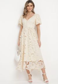 Born2be - Jasnobeżowa Sukienka Koronkowa z Krótkim Bufiastym Rękawem Ulessa. Okazja: na imprezę. Kolor: beżowy. Materiał: koronka #4