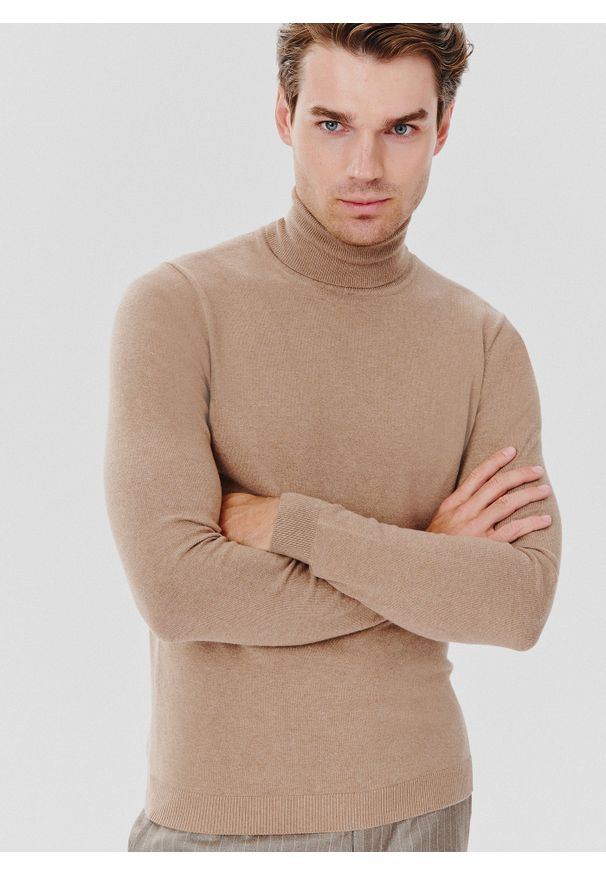 Pako Lorente - PAKO LORENTE – Beżowy gładki golf męski. Typ kołnierza: golf. Kolor: szary, beżowy, biały. Materiał: poliamid, bawełna, elastan. Wzór: gładki. Sezon: zima, jesień